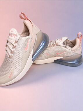 Women’s Nike 270  🍨 Size 6.5